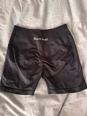 Sunzel Black High-Waist Scrunch Athletic Bike Shorts - XS